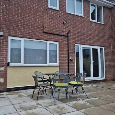5 Bedroom House - Cheshire Oaks Ellesmere Port Exteriör bild